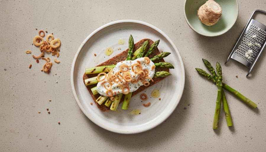 Nordic Smørrebrød with Asparagus and Horseradish Cream