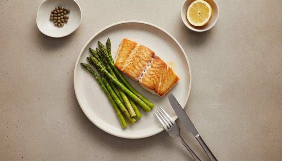 Pan-Seared Halibut with Asparagus